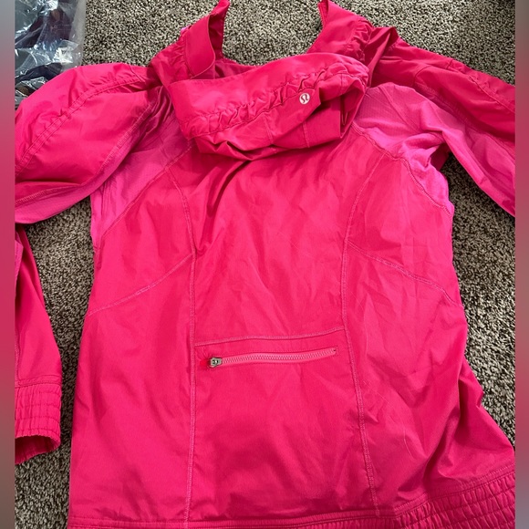 Lululemon size 6 Run Jacket - Picture 2 of 3